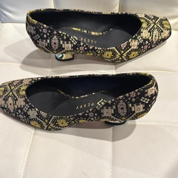 Shoes: Katy Perry Elegant Black and Gold Women’s Heels - Picture 10 of 11